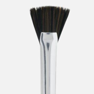 NWT - BH Cosmetics Fan Detailer Brush